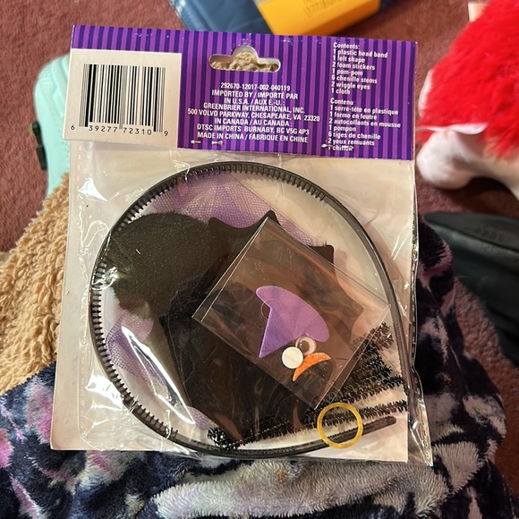 A DIY spider witch headband - Picture 2 of 3